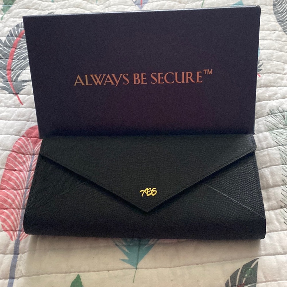 Allways secure cross body.